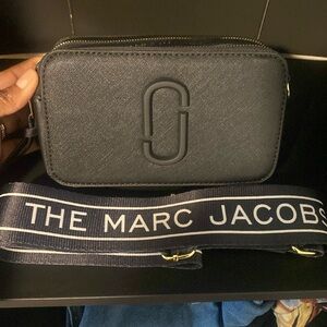 Marc Jacob’s “Camera Bag” strap included. Almost brand new. Worn 4 times.
